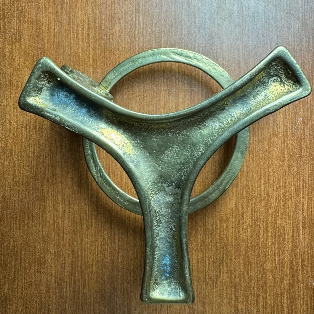 Vtg Green Marble sphere on brass elephant stand.Approximately 13” diameter. - Picture 8 of 9